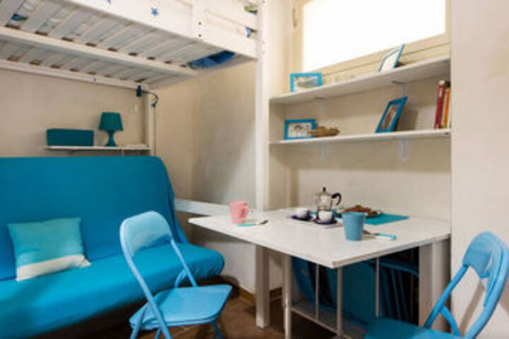 Room 5 of 18