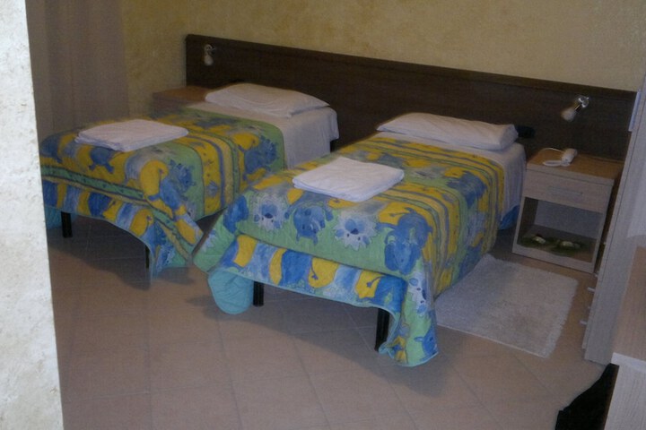 Room 2 of 16