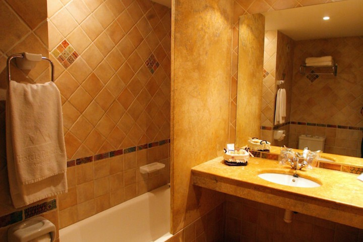 Room 42 of 91