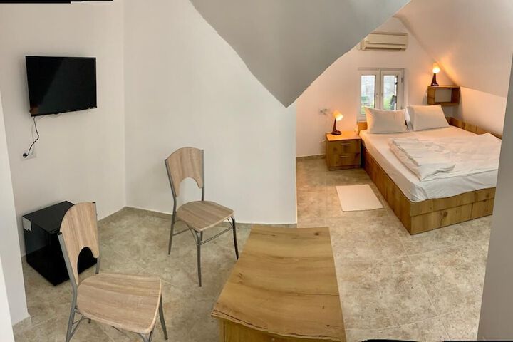 Room 11 of 35