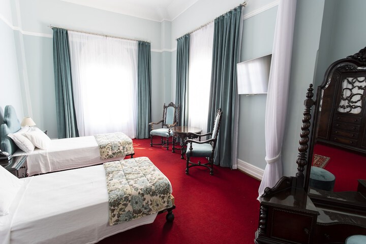Room 12 of 76