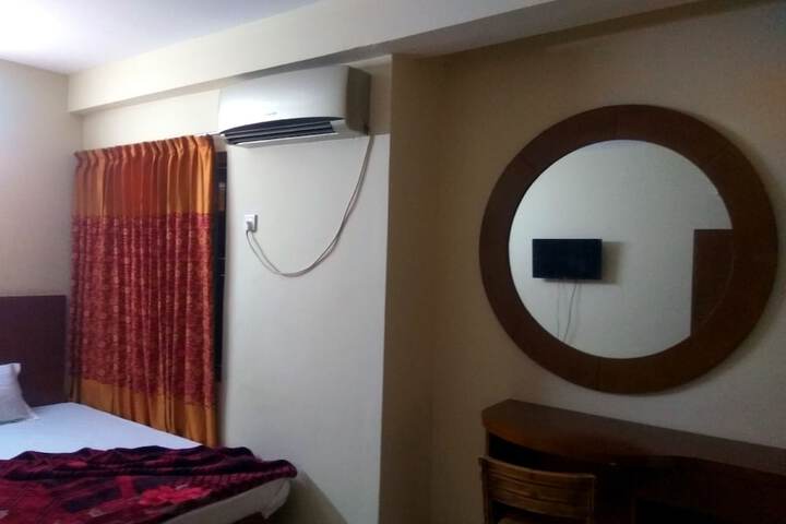 Room 8 of 19