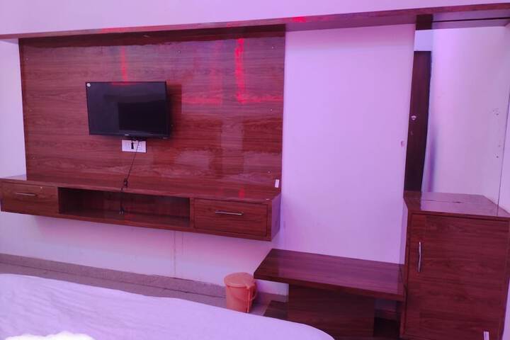 Room 8 of 19
