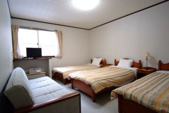 Room 4 of 7