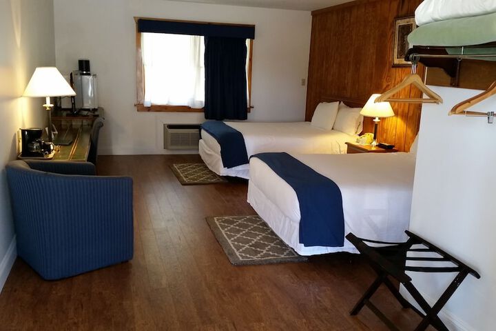 Basic Room 2 Queen Beds (3 of 4)