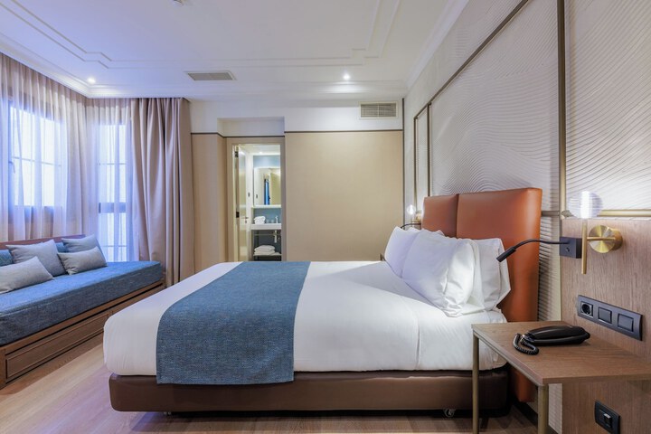 Room 16 of 103