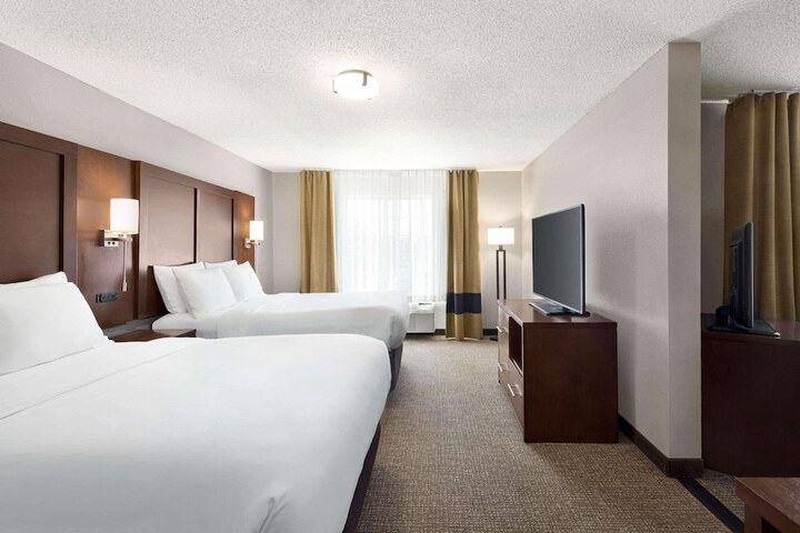 2 Queen Beds (3 of 7)