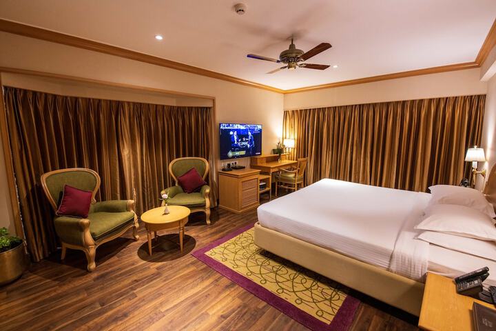 Room 2 of 70