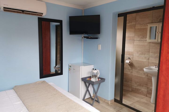 Room 10 of 98