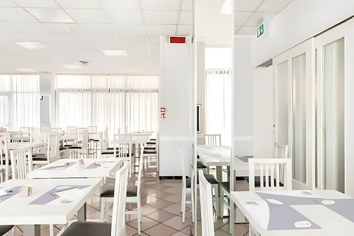 Dining 27 of 29