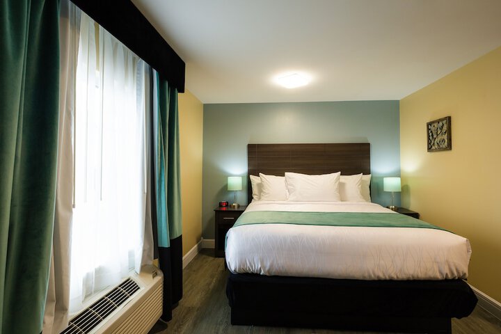 2 Room Primary King Suite 2 Full Bathrooms (14 of 15)
