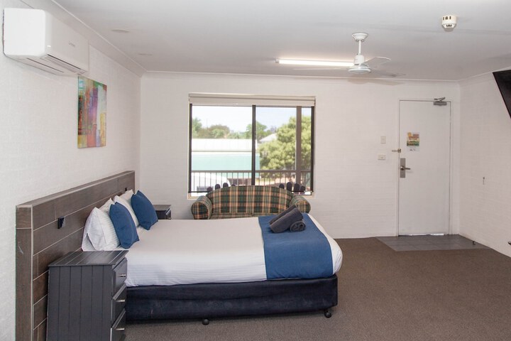 Room 37 of 89