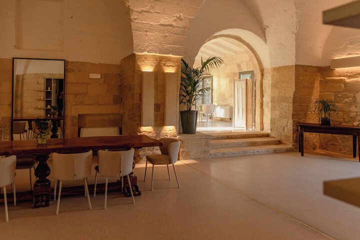 Ballroom/Hall 129 of 144