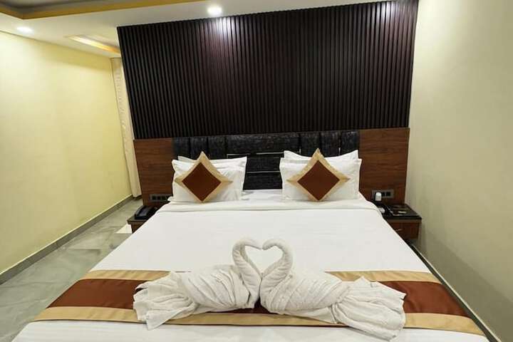 Room 6 of 53
