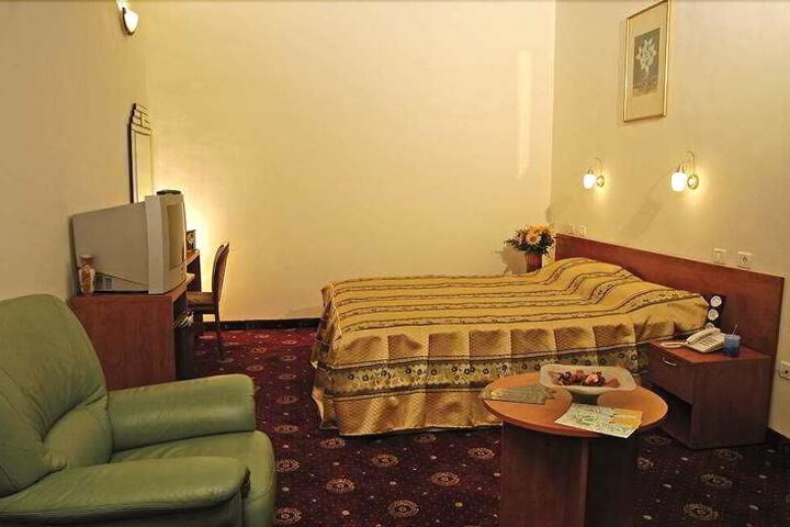 Photo 8