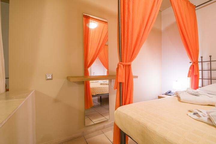 Room 10 of 131