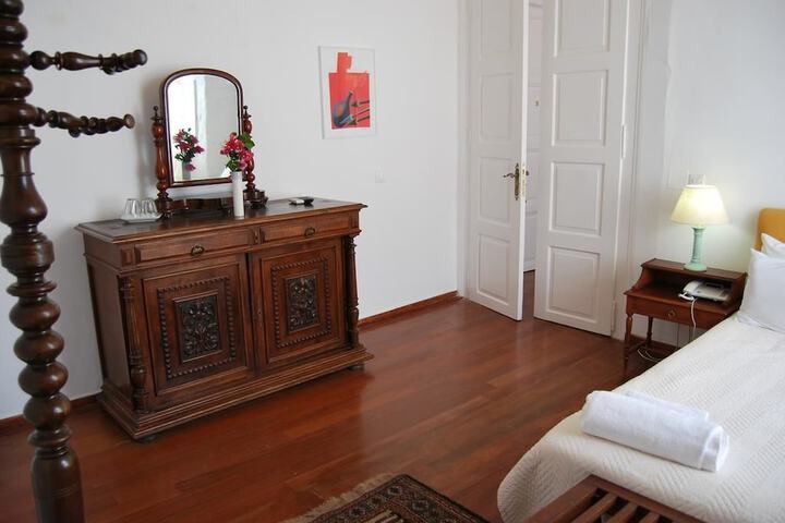 Room 15 of 91