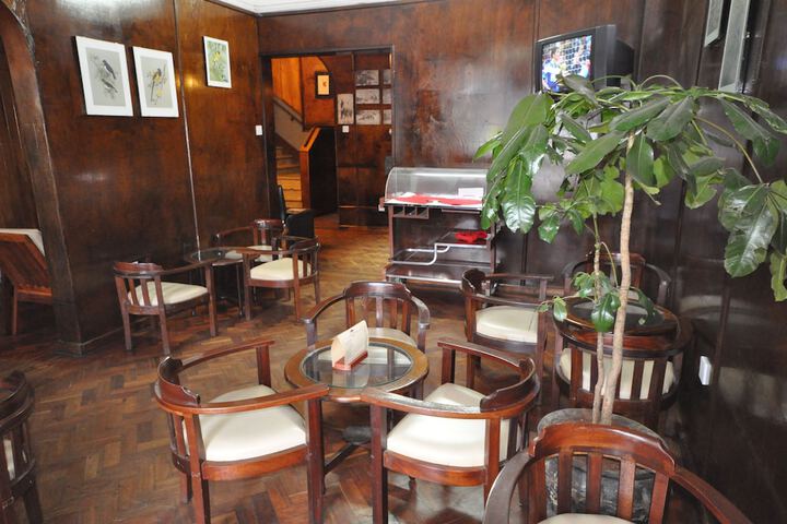 Lounge 37 of 43