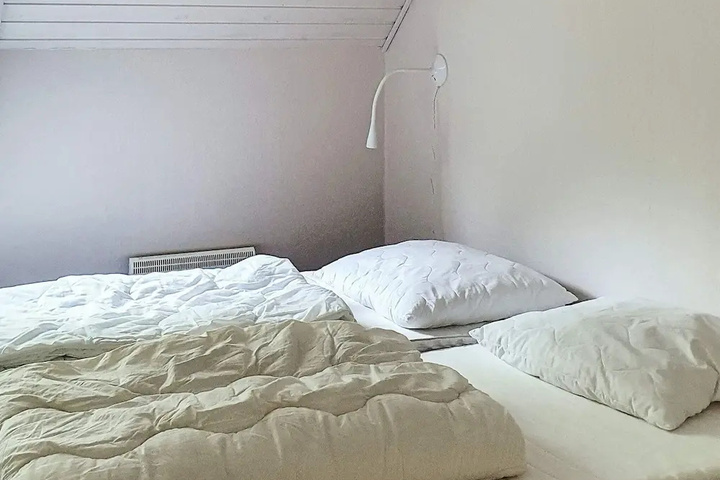 Room 4 of 18