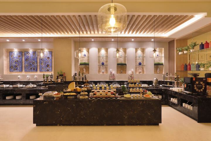 Dining 48 of 57