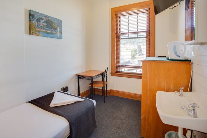 Room 4 of 78