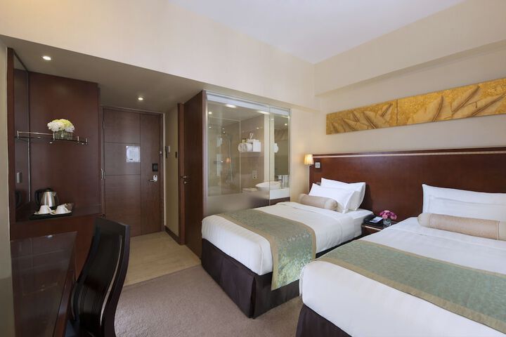 Room 4 of 33