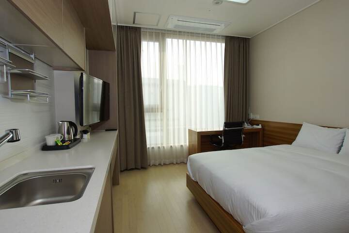 Room 2 of 20