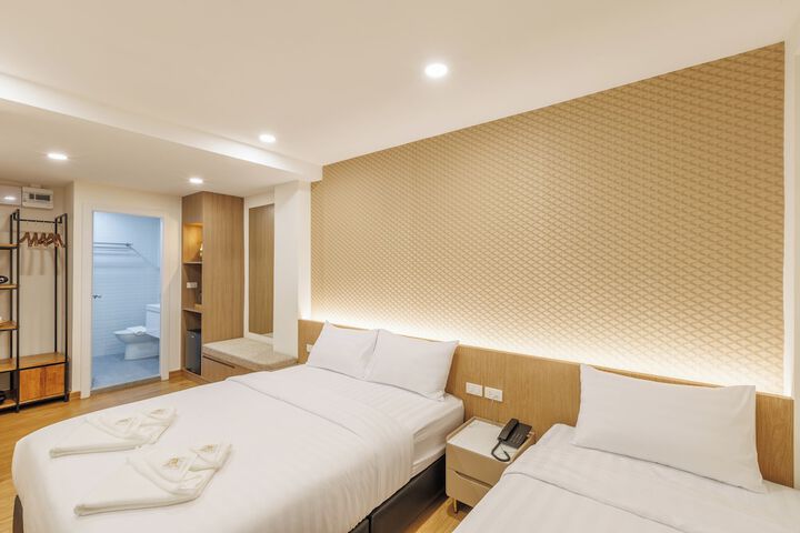 Room 6 of 38