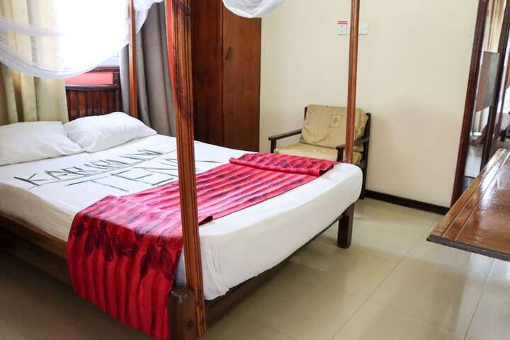 Room 28 of 84