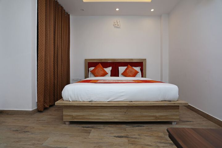 Room 9 of 26