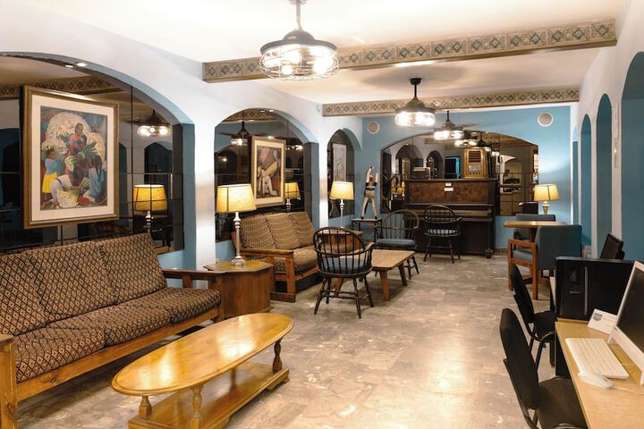 Entrance & Lobby
