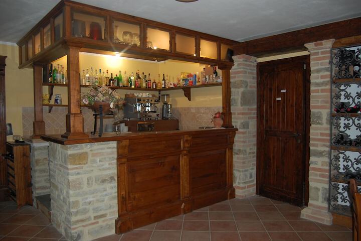Lounge 33 of 49