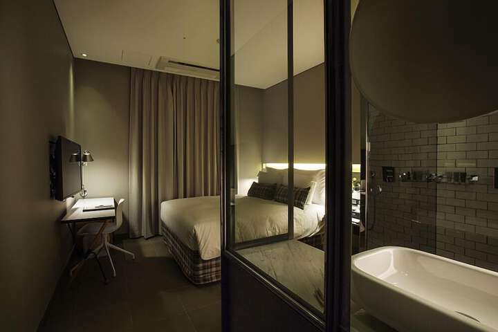 Room 16 of 50