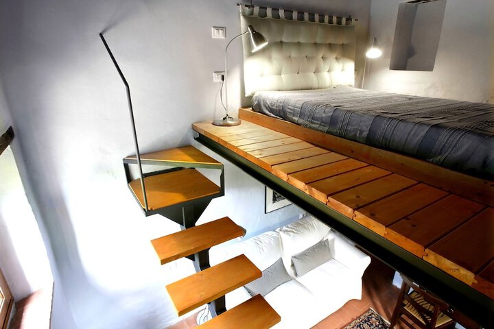 Room 6 of 13