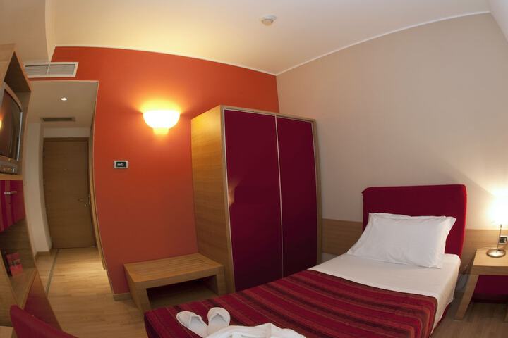 Room 6 of 59