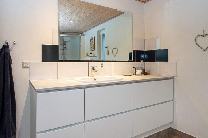 Room 15 of 27