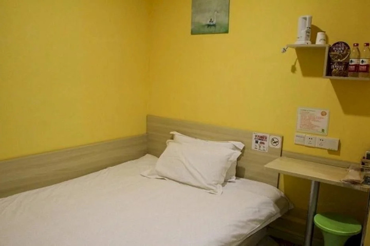 Room 11 of 19
