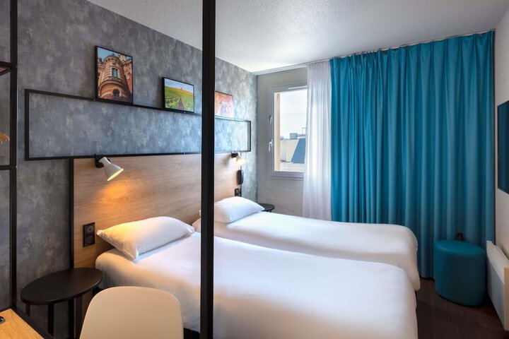 Room 46 of 97