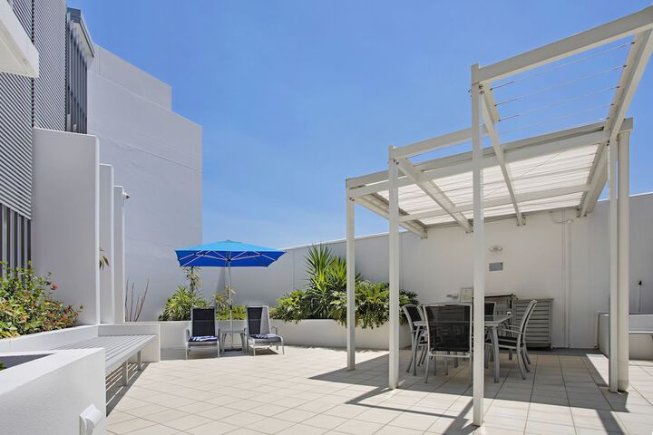 Sundeck 68 of 81