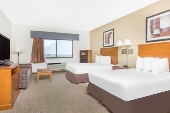 2 Queen Beds Mobility Accessible (5 of 5)