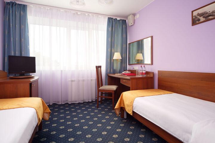 Room 28 of 49