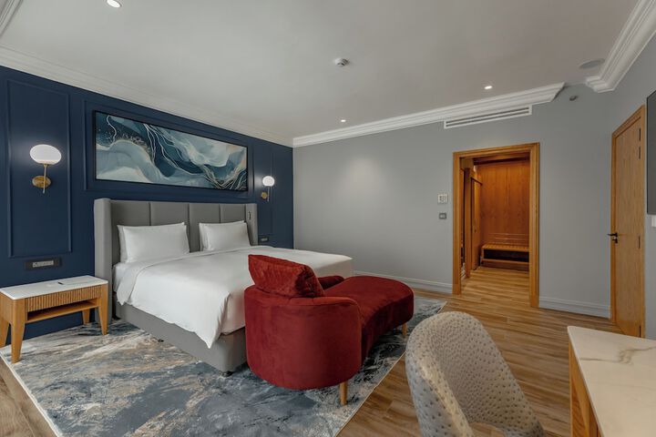 Room 43 of 227