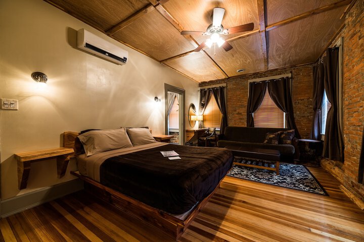 Room 2 of 68