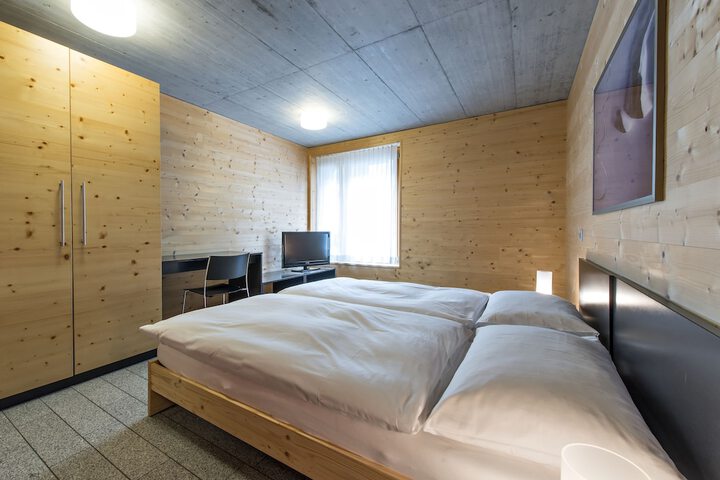Room 6 of 42