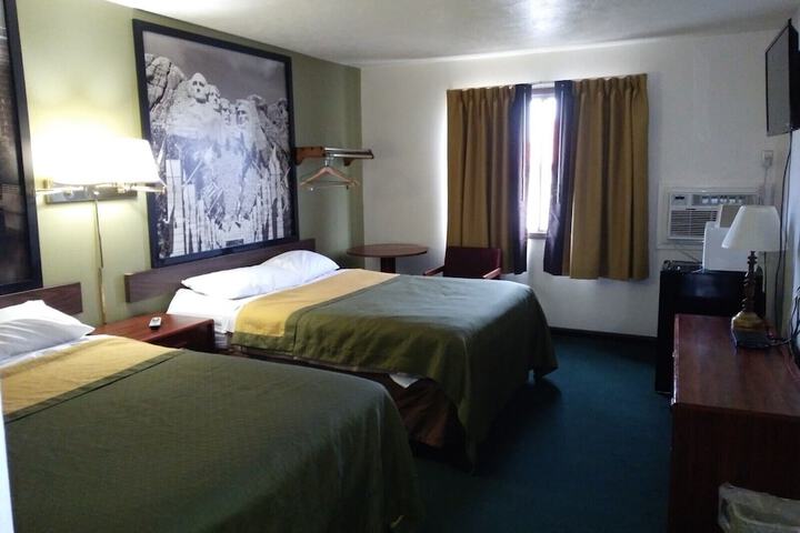 Room 13 of 32