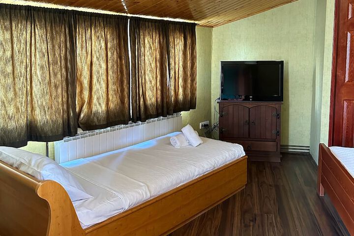 Room 32 of 83