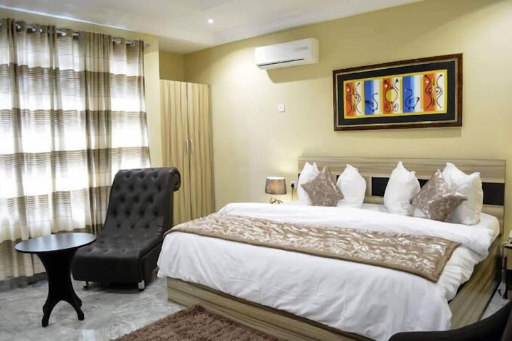 Room 5 of 50