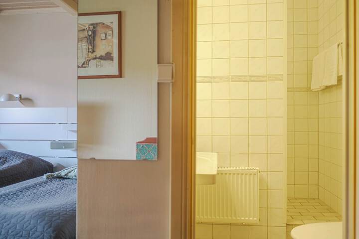 Room 8 of 30