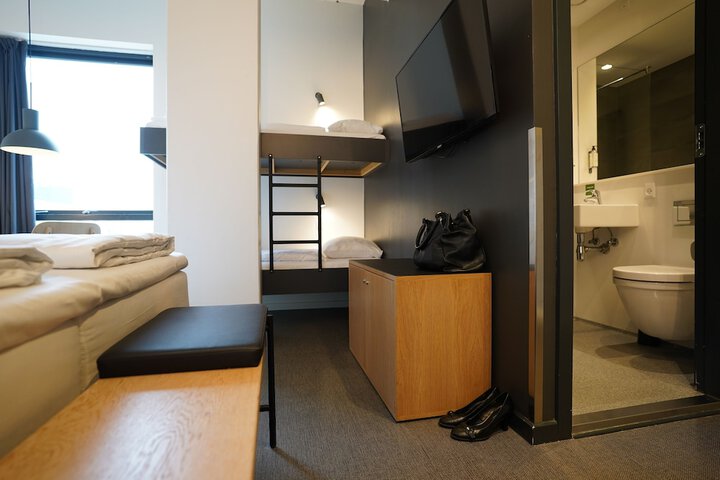 Room 6 of 34