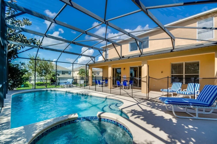 Pool 10 of 18
